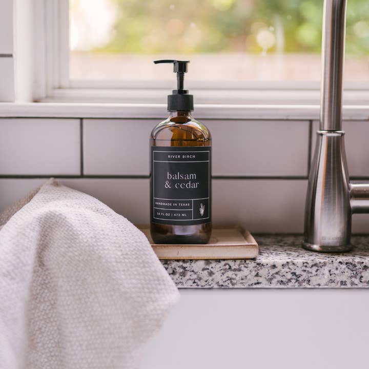 River Birch Candles - Vente Savons/lotions pour les mains - Balsam + Cèdre - Verre ambré 16 oz - Fait main - Savon pour les mains 3