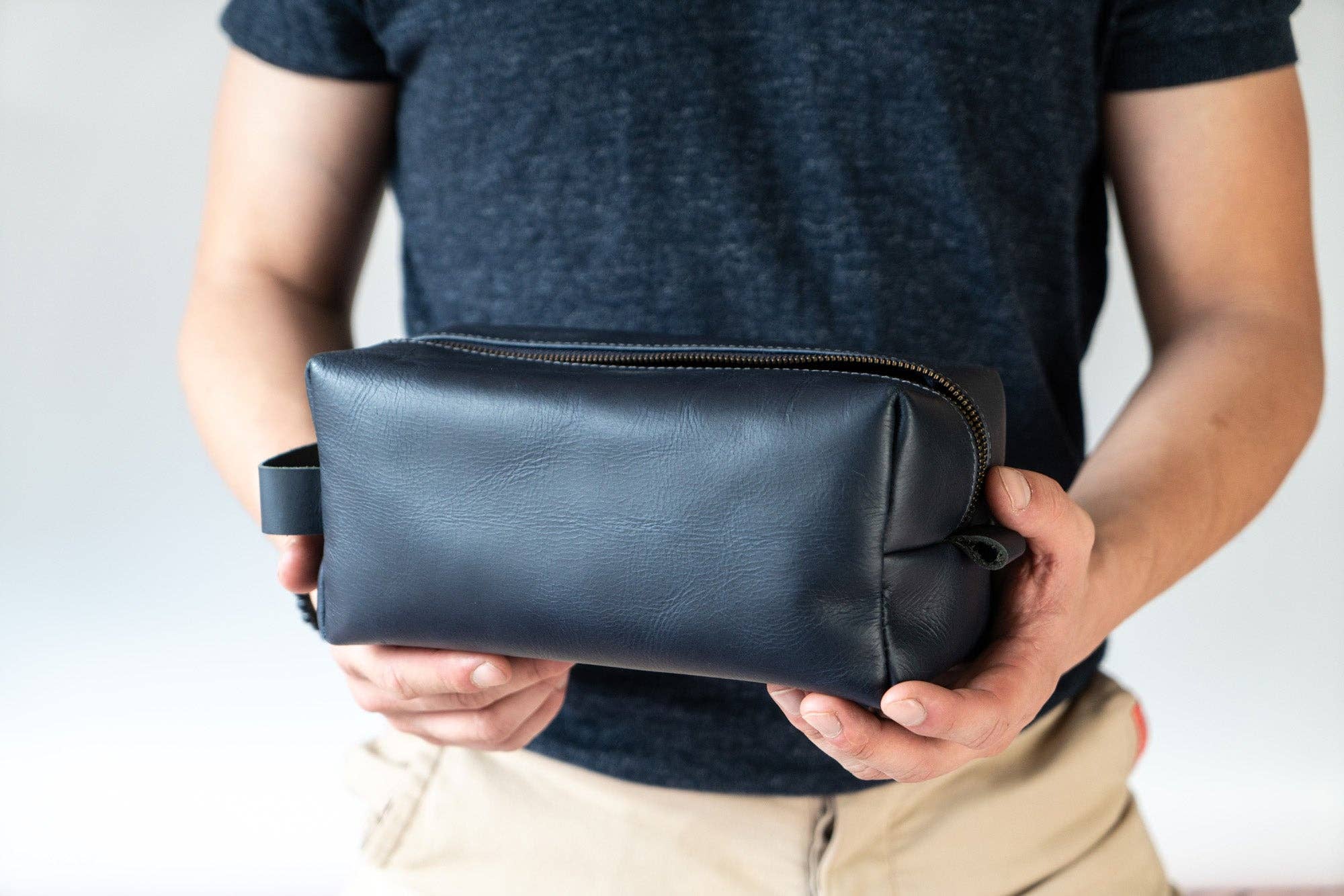 VELLAIRE - Wholesale Toiletry Bag - Men's - Mens Leather Toiletry Bag | LB25