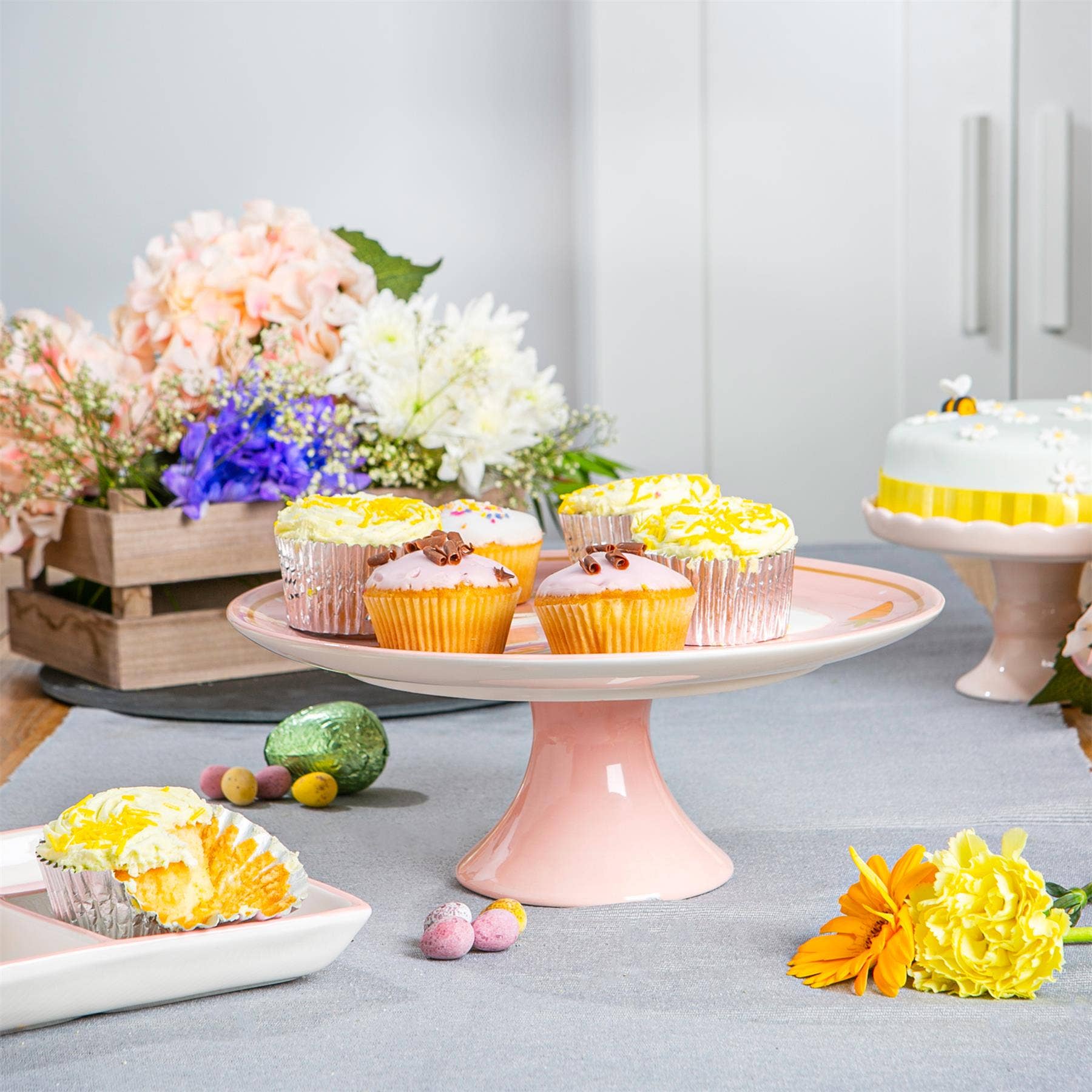 Rinkit Ltd - Wholesale Cake Stand - Nicola Spring Pink Bunny Cake Stand - 27cm - Pink1