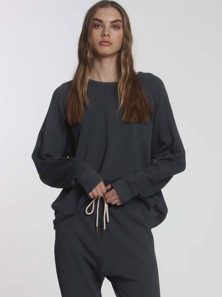 Cabin Sweatshirt - Graphite för wholesale av Label + Thread