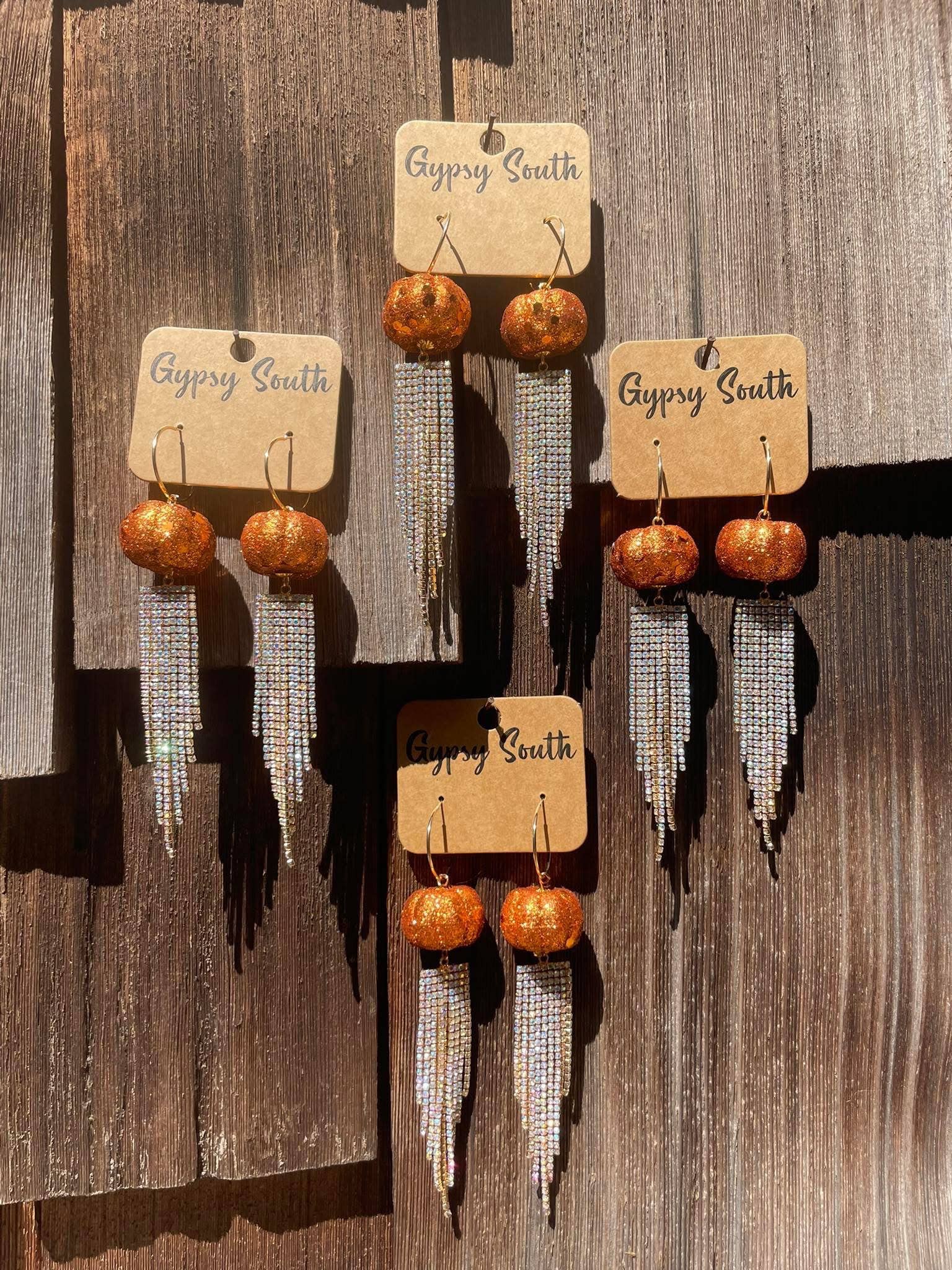 Gypsy South - Vente Colliers à pendentif - Boucles d'oreilles citrouille et franges en strass