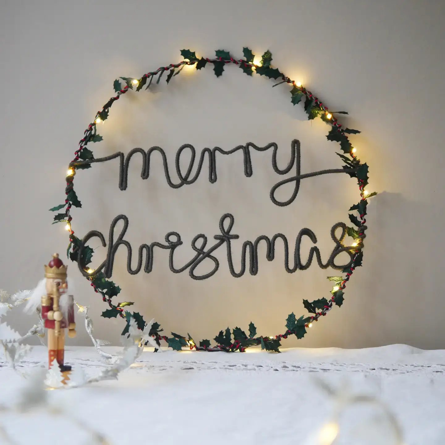 Melanie Porter - Wholesale Wreath - Merry Christmas Light Up Wreath - Christmas Decoration3