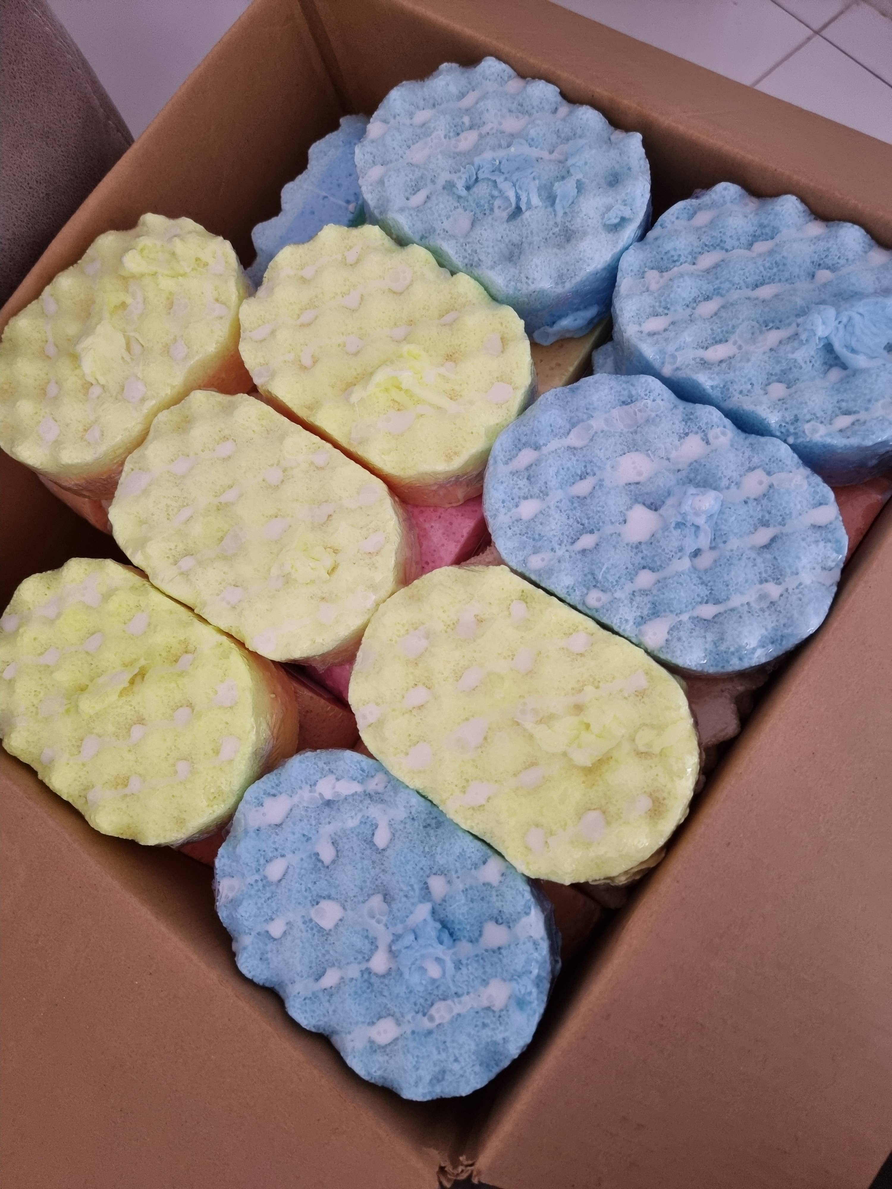 De Unique Fragrance – wholesale Bath pouf/sponge – Exfoliating Soap Sponge Vie Belle/ Éponge Exfoliante3