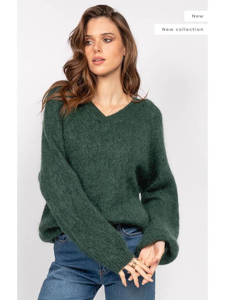 LOOWIE – wholesale Knitted jumper – Women′s – NO8007 One Size Italian V-Neck Mohair Sweater LOOWIE