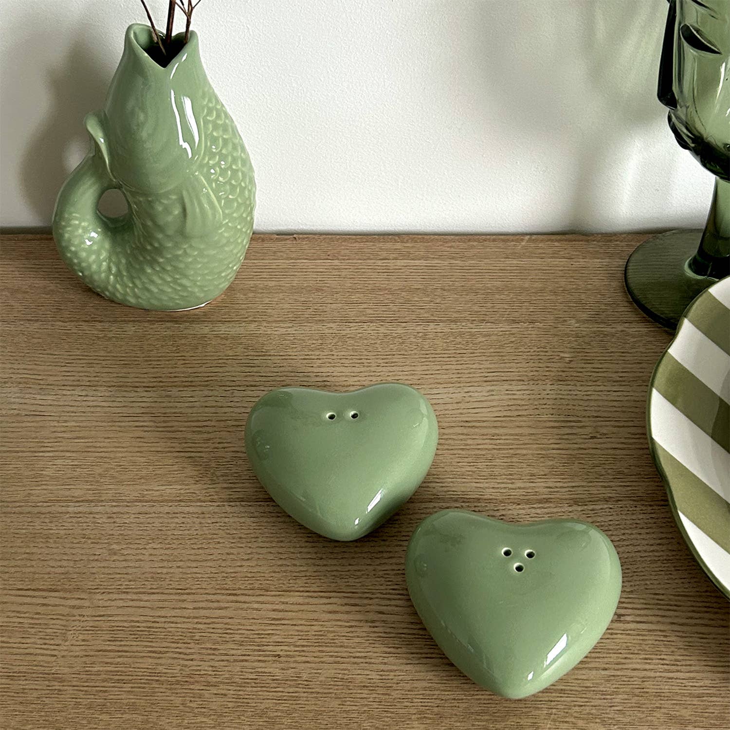 Opjet Paris - Vendita all'ingrosso Vasi - Vaso in ceramica a forma di pesce matcha, L 8,2 cm, P 5 cm, H 12 cm1