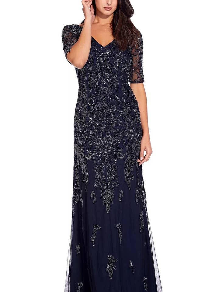 Robe sirène en tulle brodé à la main avec sequins et perles, manches courtes illusion et col en V, fermeture éclair au dos Adrianna Papell. pour la vente par Immediate Apparel