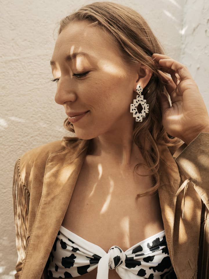 Yuma in klassieke koeienprint voor wholesale door Corvega Clay Goods