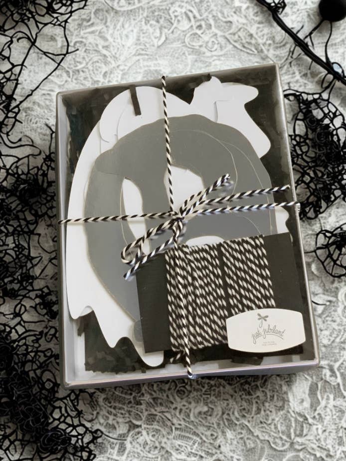 Guirlande de fantômes Boo pour la vente par Just Jubilant LLC