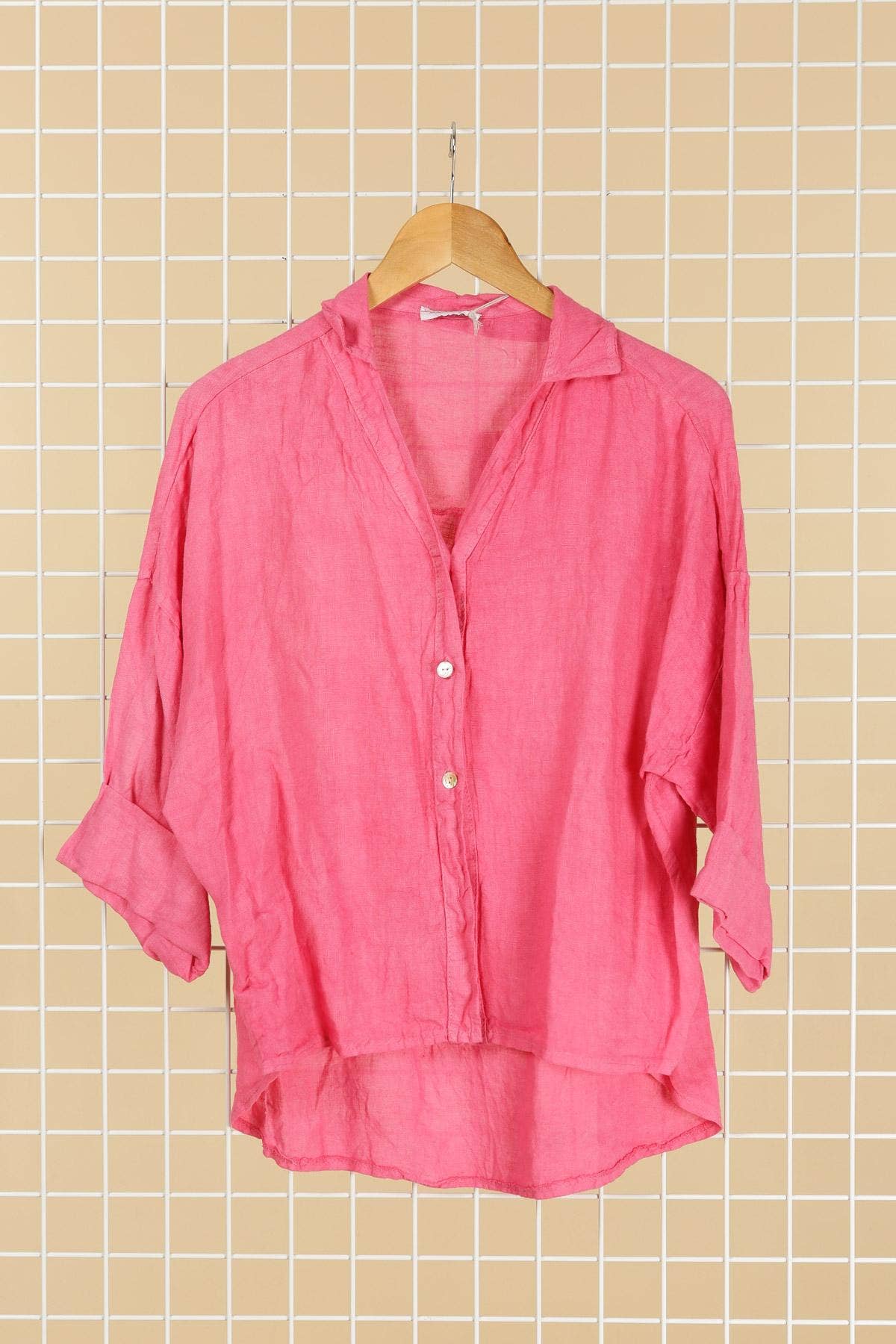 la maison des fibres naturelles – Engroshandel Skjorte med buttondown – til kvinder – Hørskjorte med sidelommer og bagplissering5