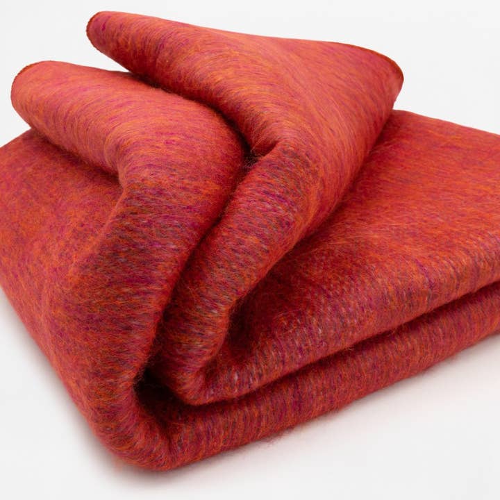 Kuyana - Double Density Baby Alpaca Wool Throw Blanket / Sofa Cover - Queen 94 x 65 - Fiery Red for wholesale by ECUALAMA