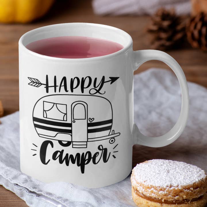 Tasse Happy Camper Adventure pour la vente par WinsterCreations™