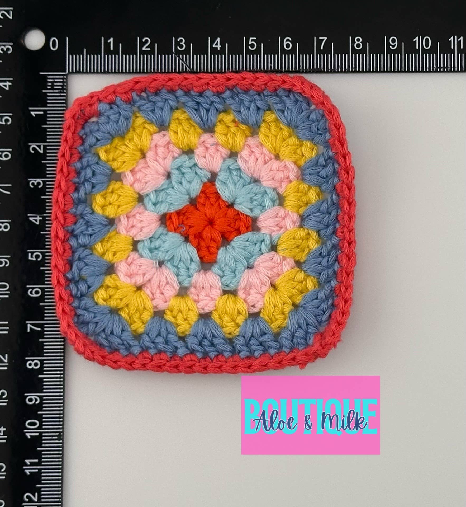 Aloe and Milk Boutique - Vendita all'ingrosso Toppe - Quadrato Granny all’Uncinetto, Cappellino Trucker con Quadrato Granny1