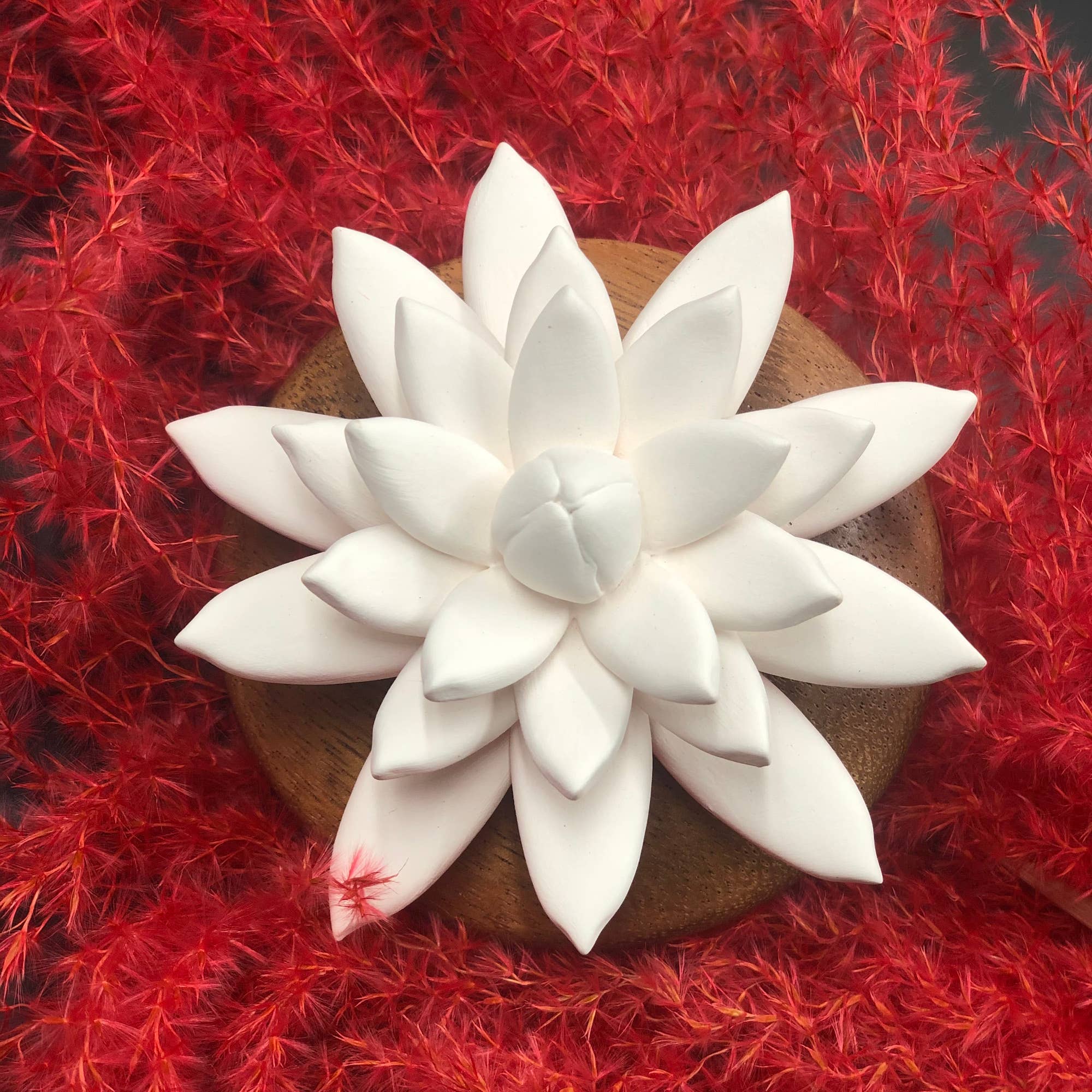 Anoq - Vendita all'ingrosso Diffusori a lamella - Diffusore di oli essenziali con fiore di porcellana e base in legno di acacia4