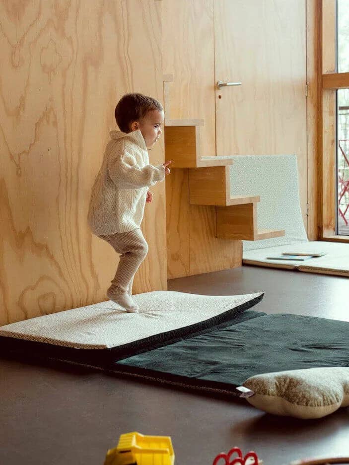 Groene mat voor motorische vaardigheden van een spar voor wholesale door Manufacture des bébés français