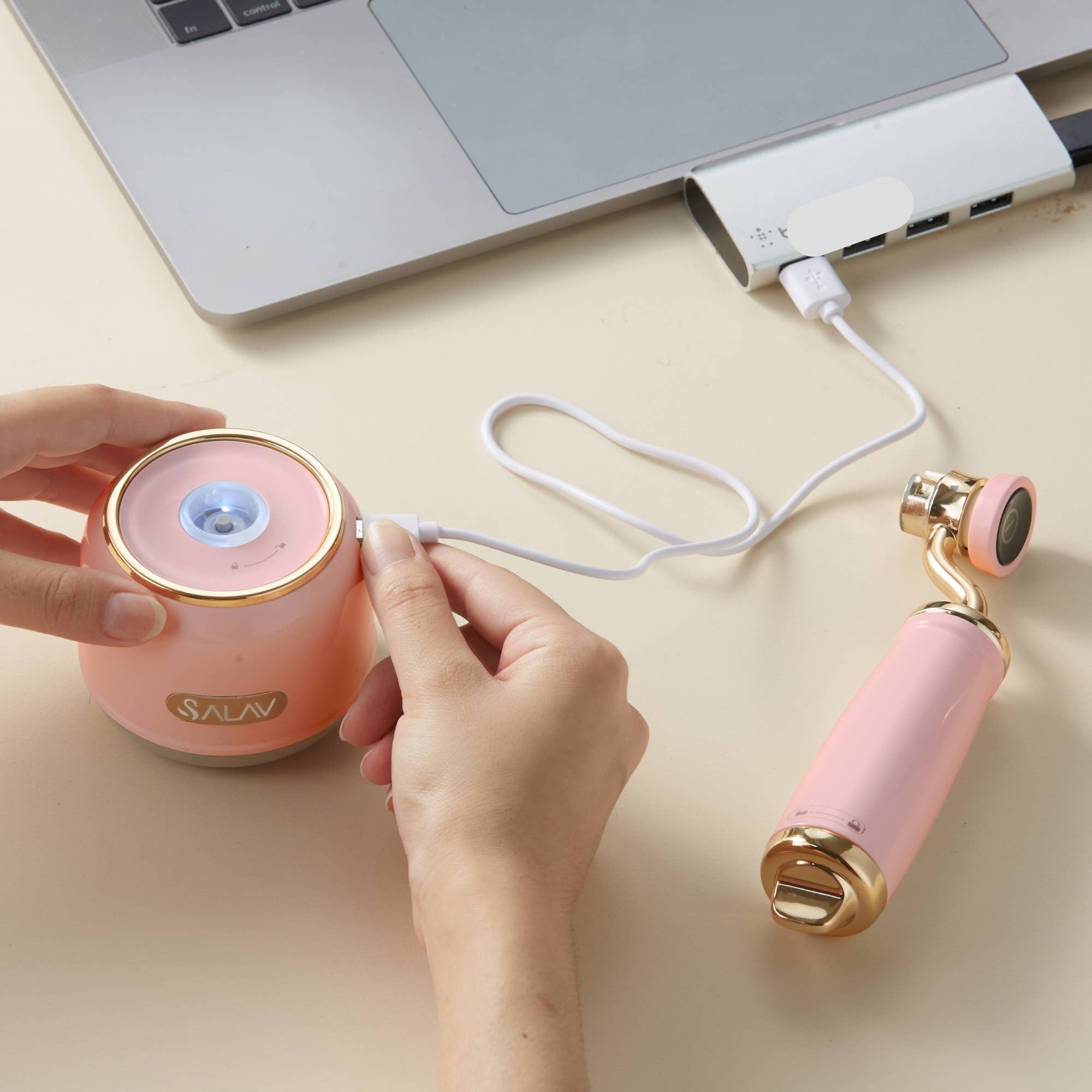 Salav-True & Tidy - Wholesale Lint Roller - Retro Edition Rechargeable Fabric Shaver and Lint Roller39