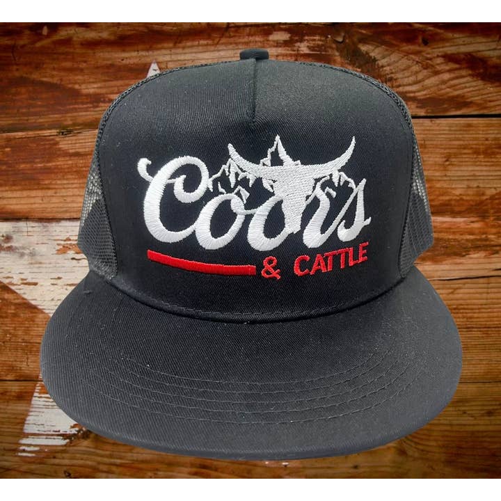 Cappello da camionista ricamato Coors and Cattle per la vendita all'ingrosso da parte di LA PRINT AND STITCH