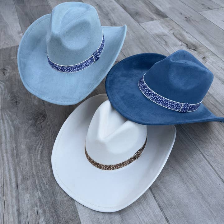Chapeau de Cowboy en Daim Végétalien – Style Western Intemporel ! pour la vente par Queens INC
