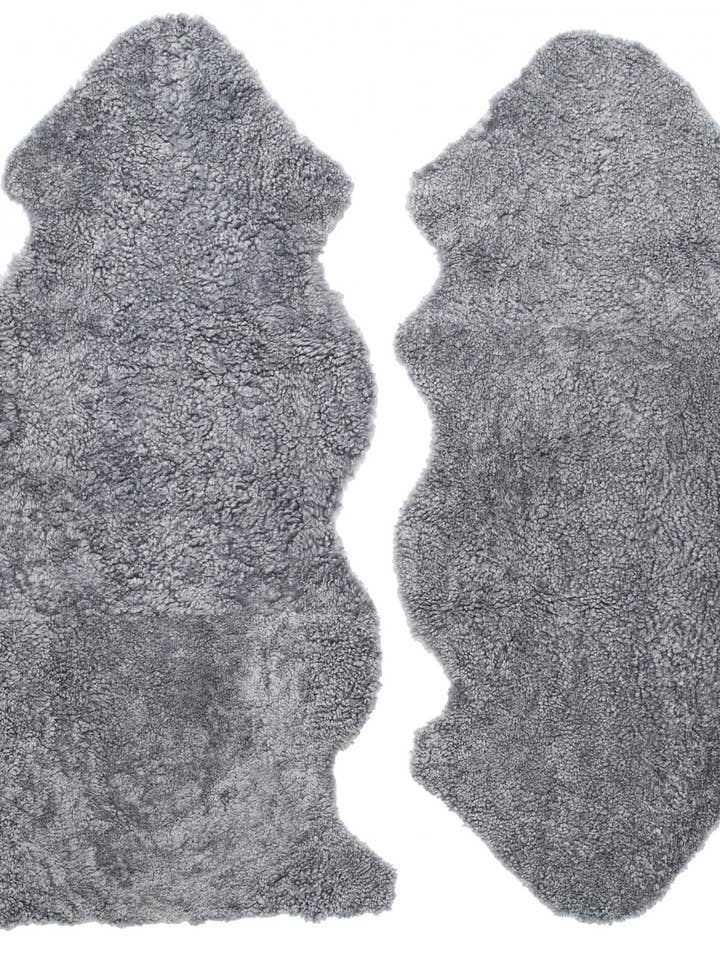 Krullig schapenvacht 1,5-set houtskool zilvergrijs voor wholesale door Skinnwille Home