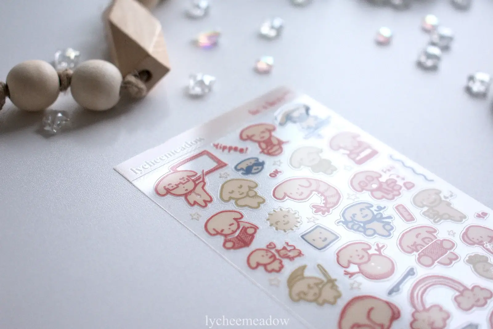 Lycheemeadow - Vente Autocollant - Il est là !!! Feuille d'autocollants transparente3