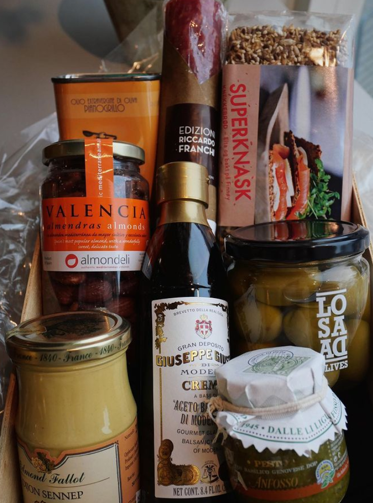 Gourmet Food Solutions, Inc. - Wholesale Vinegar - Giusti Balsamic Crema / Glaze, 250ml2