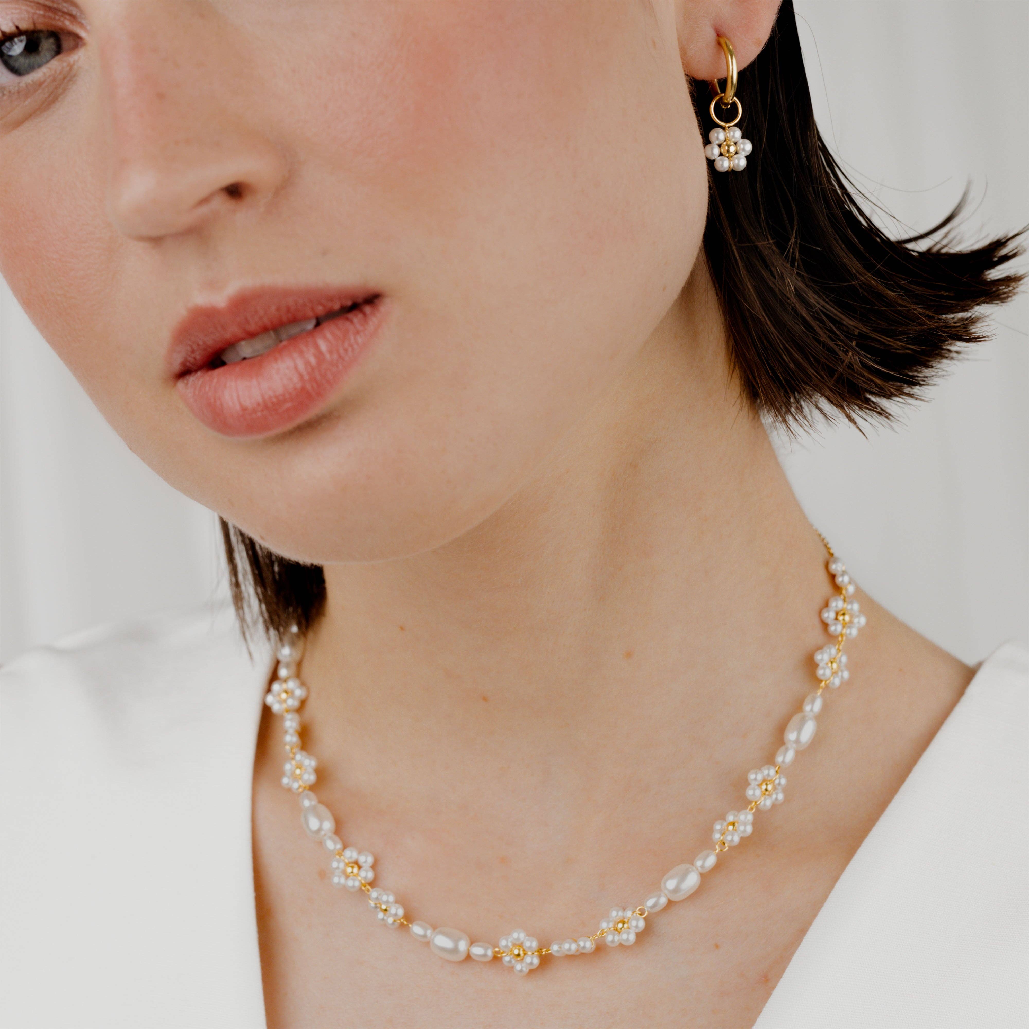 Schmuckkollektiv GmbH - Wholesale Choker/Collar - Blumige Perlenkette Gold1