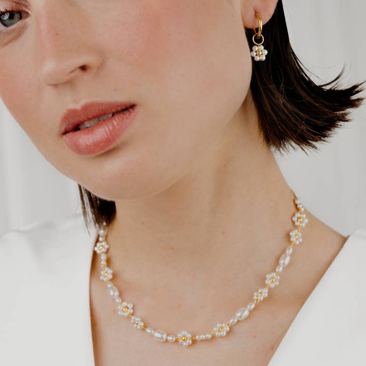 Schmuckkollektiv GmbH - Wholesale Choker/Collar - Blumige Perlenkette Gold1