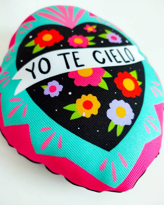 Chunchitos - Venta al por mayor Cojines para sillas - Cojín mexicano corazón 'Yo te cielo' con frase de Frida y milagrito2