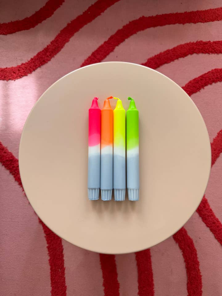 Juego de 4 velas teñidas a mano Dip Dye - Mezcla de neón y plata para venta al por mayor de Wichtigedinge
