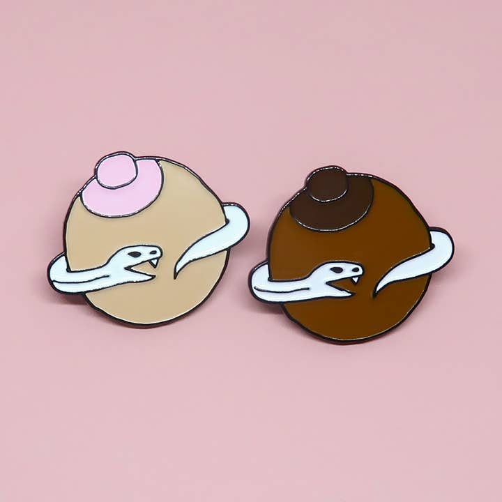 Lot de 6 Pin's "Planet boob" - féministe serpent allaitement pour la vente par J'aime La Grenadine