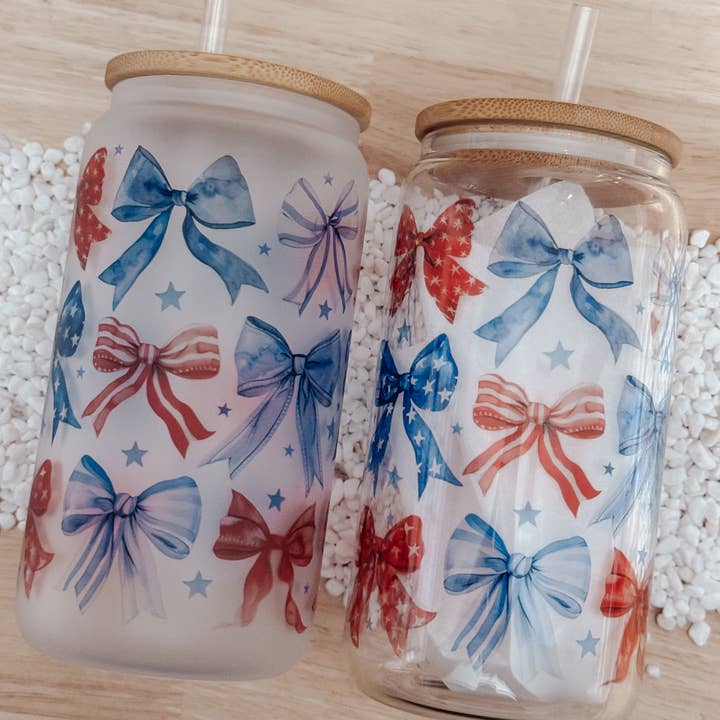 Emma K Designs - Wholesale Drinking Glass/Cup - Patriotic Bows 16oz Glass Can Cup with Bamboo Lid4