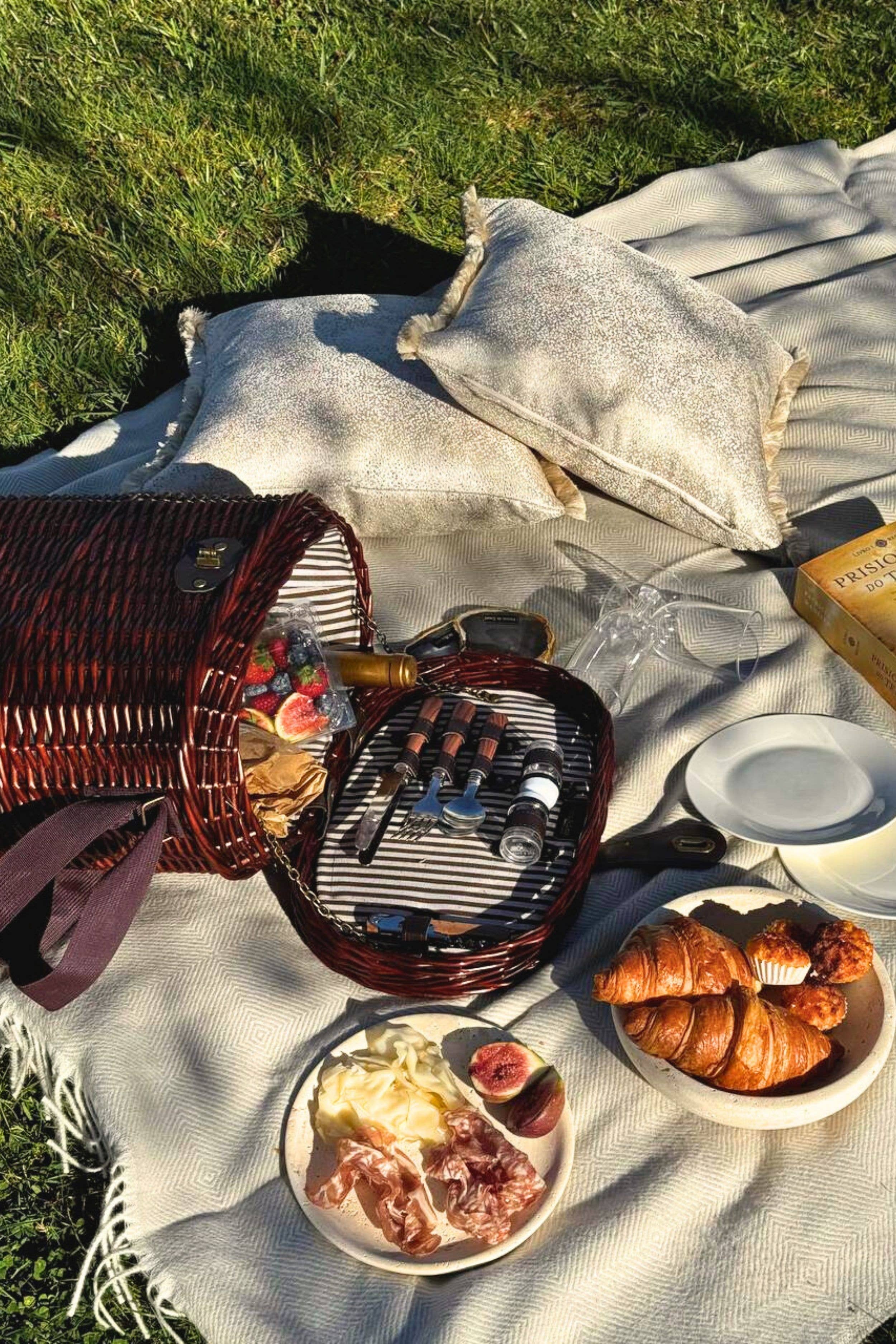 PIETRA DI CASA - Wholesale Picnic Basket - The Picnic Basket 414