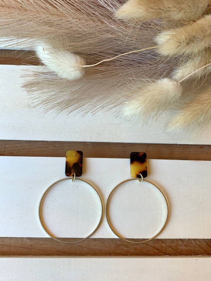 Borchia quadrata con cerchio grande per la vendita all'ingrosso da parte di Clover + Coast Designs