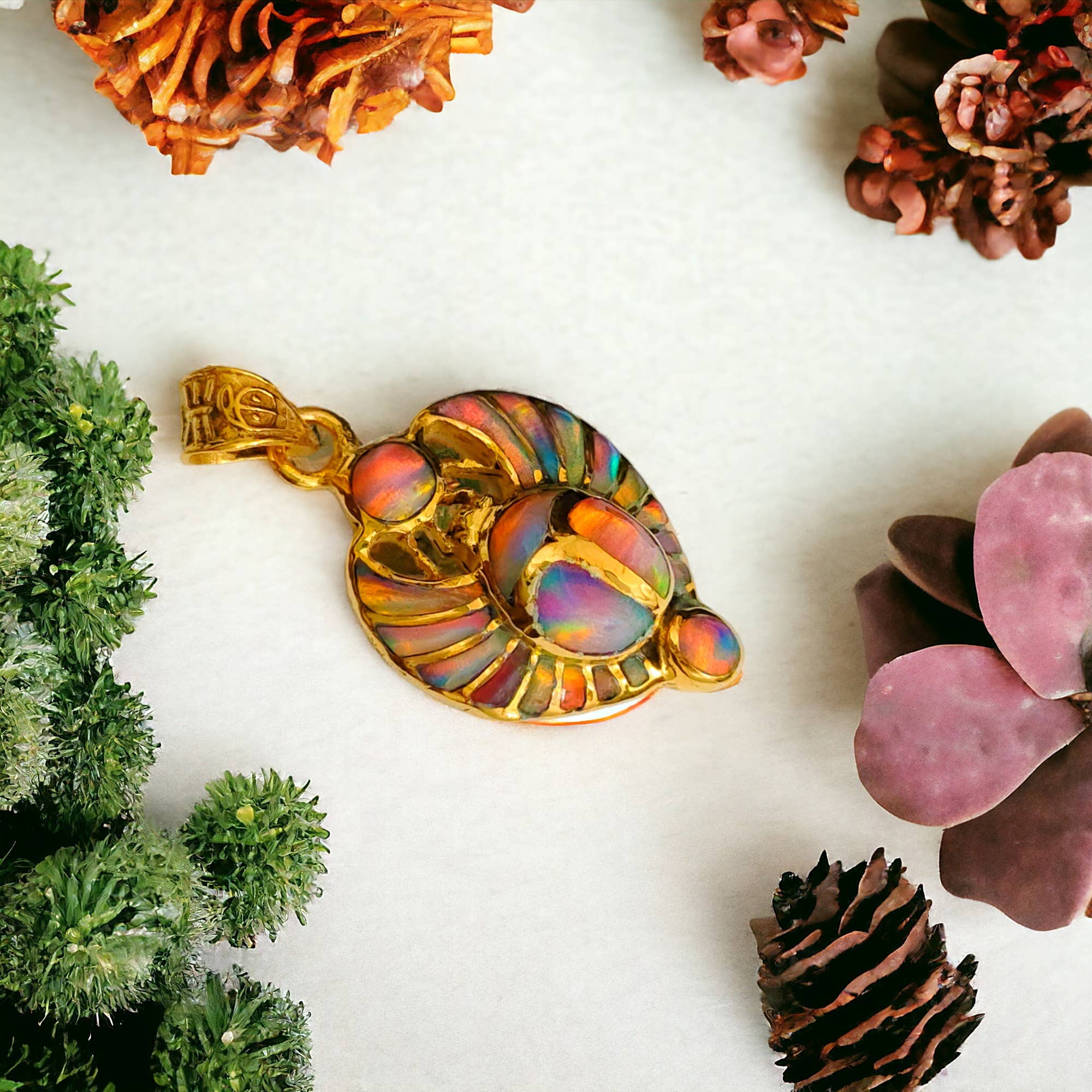 ALADDIN'S LAMP JEWELRY – Großhandel Individueller Charm/Anhänger – Anhänger mit rosafarbenem Opal, königlicher Skarabäus der Wiedergeburt, goldfarben13