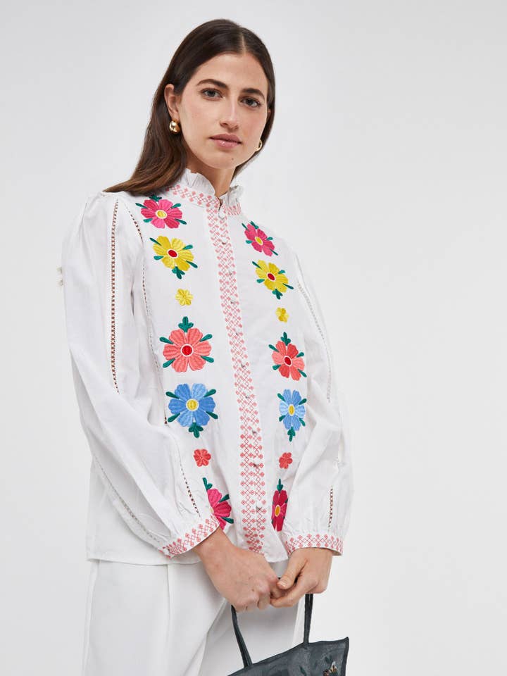 BLUSA MANGA LARGA CON DETALLES BORDADOS para venta al por mayor de SWEET MAGIC MODA Y COMPLEMENTOS