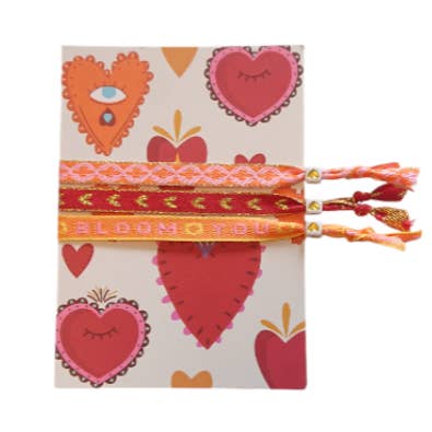 Bracelet Ruban de texte Carte de vœux Cœurs pour la vente par Sansira Jewelry