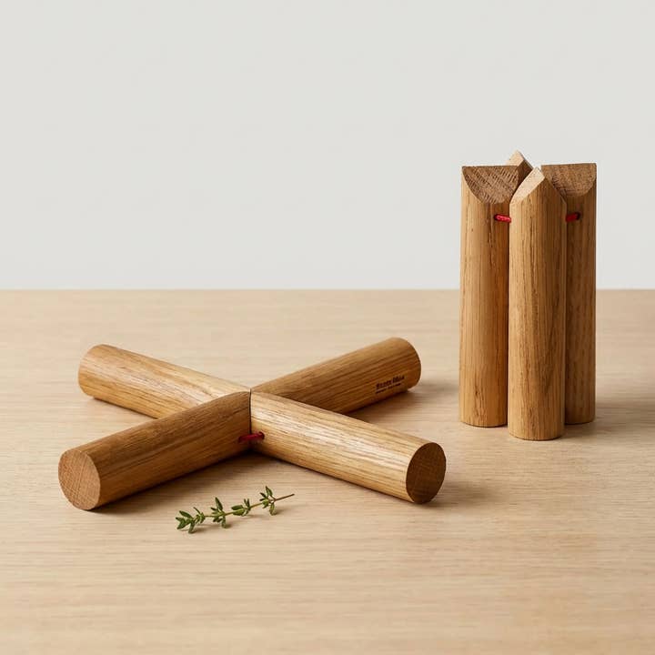 Fagot - Solid oak trivet for wholesale by Reine Mère