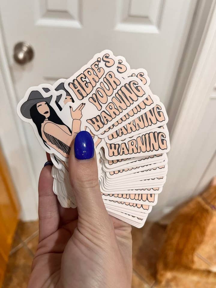 Voici vos autocollants Warning Dye Cut pour la vente par Hallowed Rose