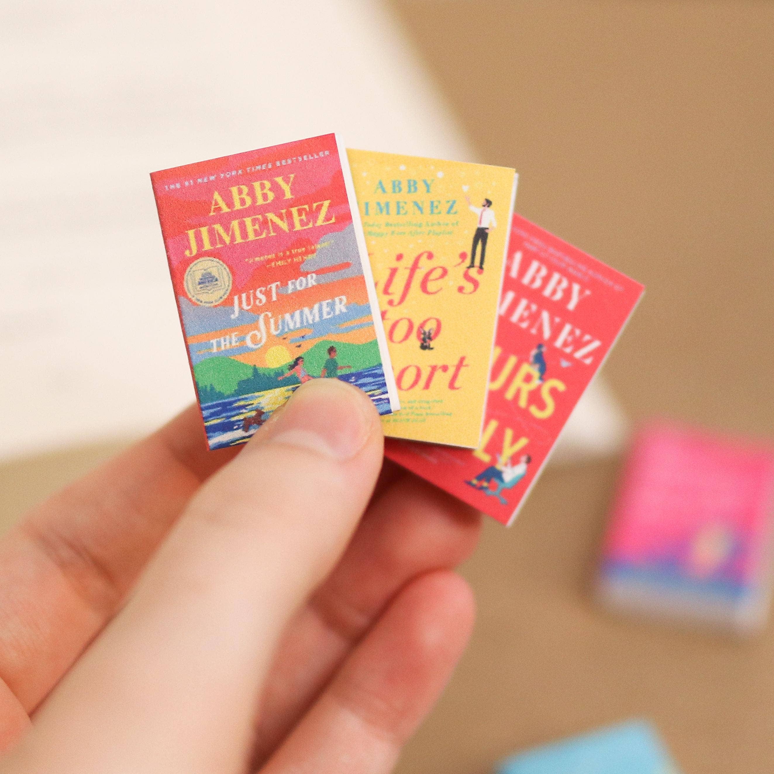 The Sticker Shop – Engroshandel Pyntefigur – Håndlavet Mini Abby Jimenez Bog Sæt På 6 Til Sommerromantik5