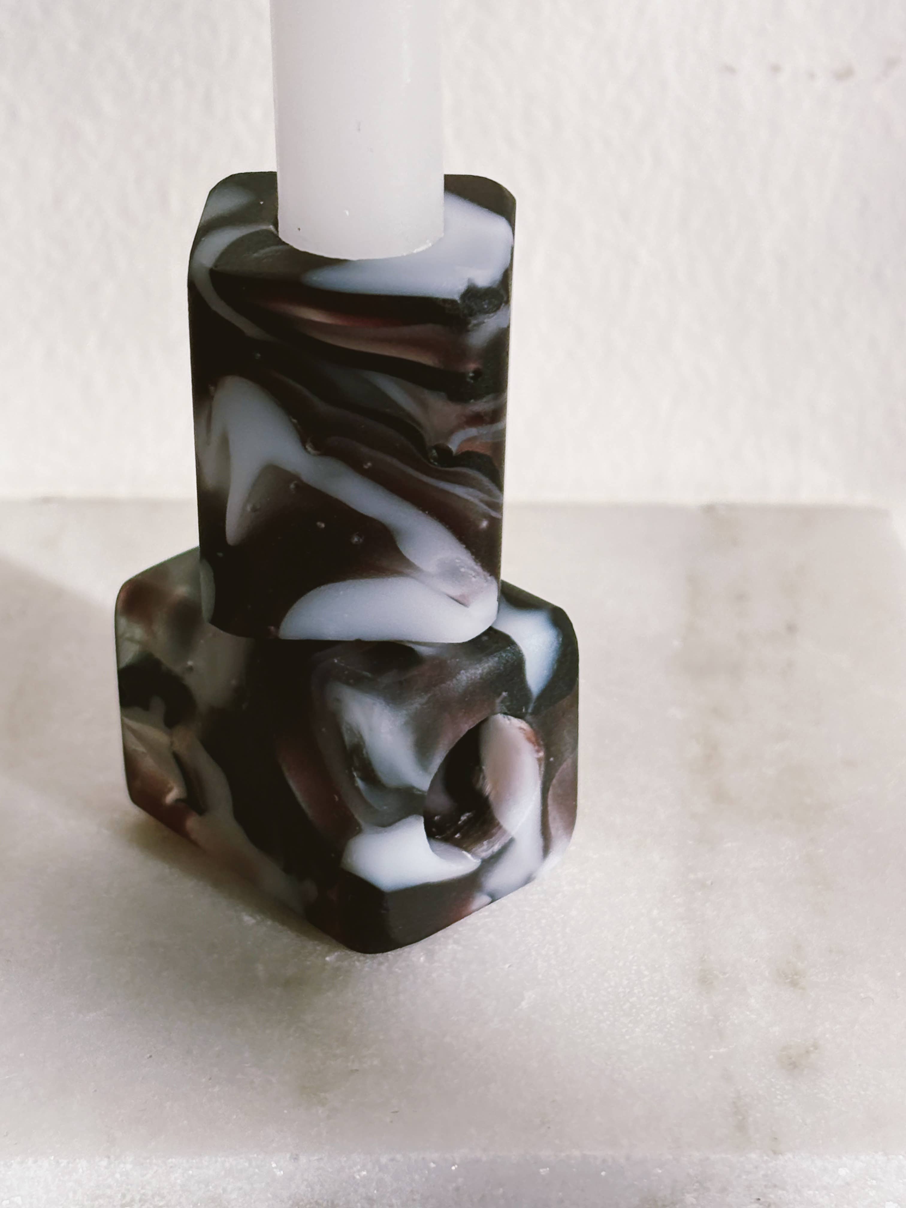 Morgan Gilbreath - Vente Bougeoirs - Mini porte-bougies en verre recyclé aux couleurs opaques5