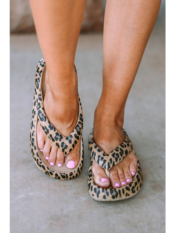 1 the Woman - Vente Chaussons – femme - Tongs à semelle épaisse à imprimé léopard4