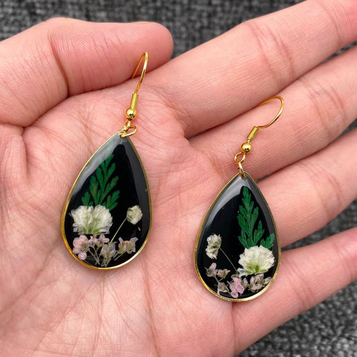 Baby’s Breath & Fern Leaf Dried floral Black Earrings - PDF for wholesale by Mio Queena