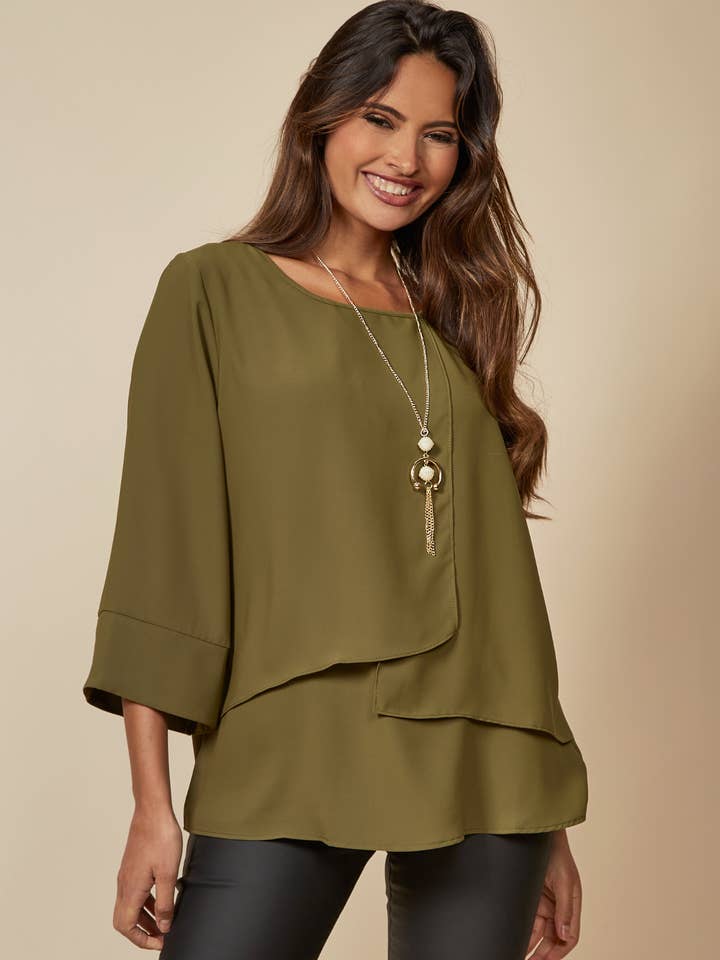 Gelaagd topje met 3/4 mouwen in kaki met ketting voor wholesale door Hoxton Gal