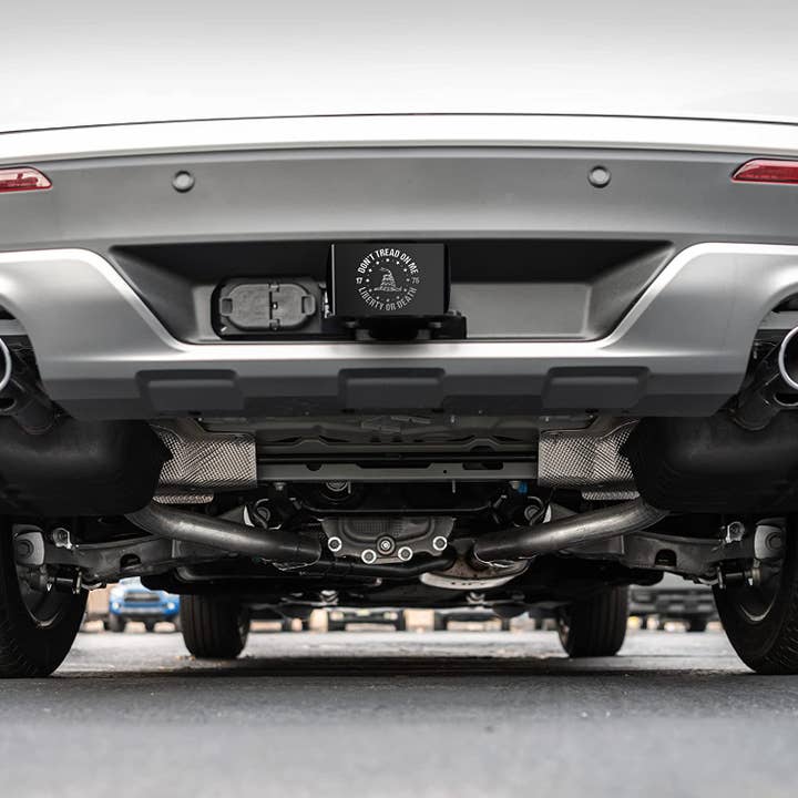 Old Southern Brass - Vendita all'ingrosso Ciondolo decorativo per auto - Unisex - Copertura per gancio di traino in metallo nero e cromato, motivo Don't Tread On Me4