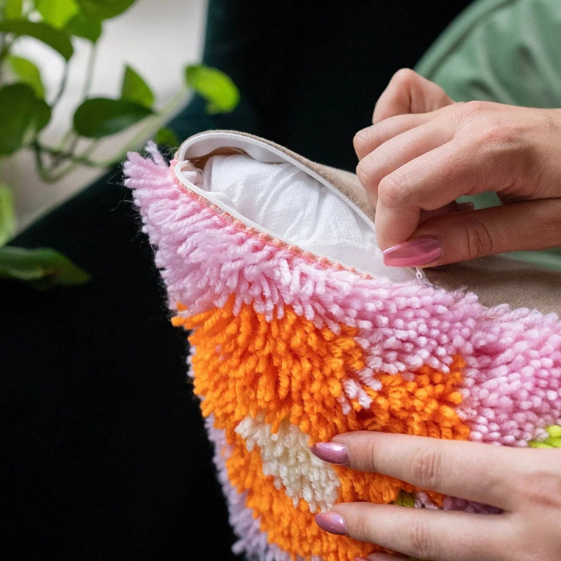 Craft Club - Wholesale Craft Sewing Kit - BRIGHT PICK OF THE BUNCH - Latch Hook Cushion Kit5