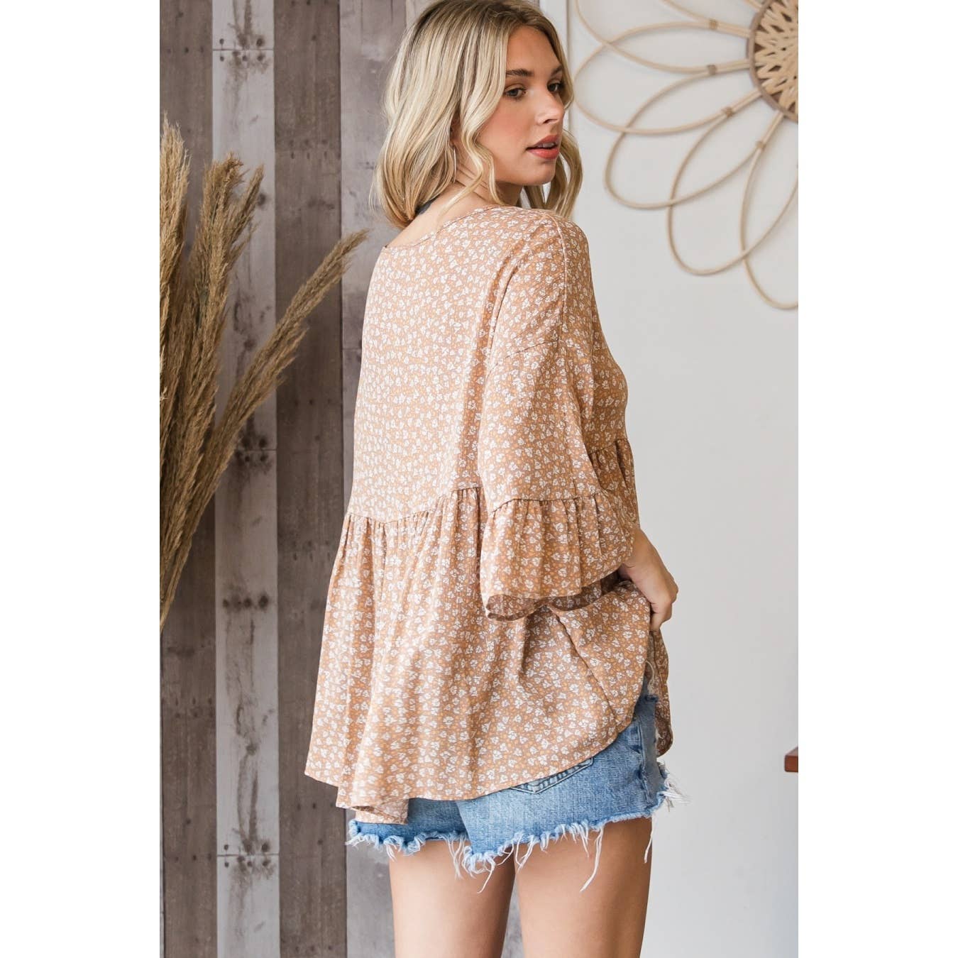 Veveret - Wholesale Blouse - Women's - Floral Tie Front Shirred Empire Top -Cream17