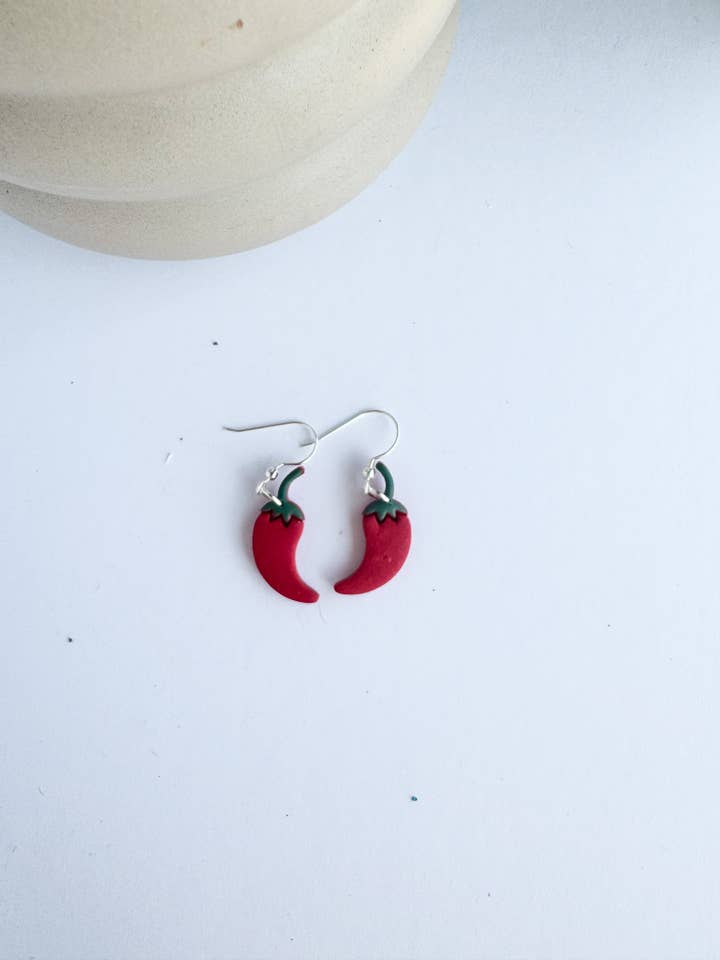 Brincos Pendente de Pimenta por atacado de Mountain Made Clay - Handmade Polymer Clay Earrings
