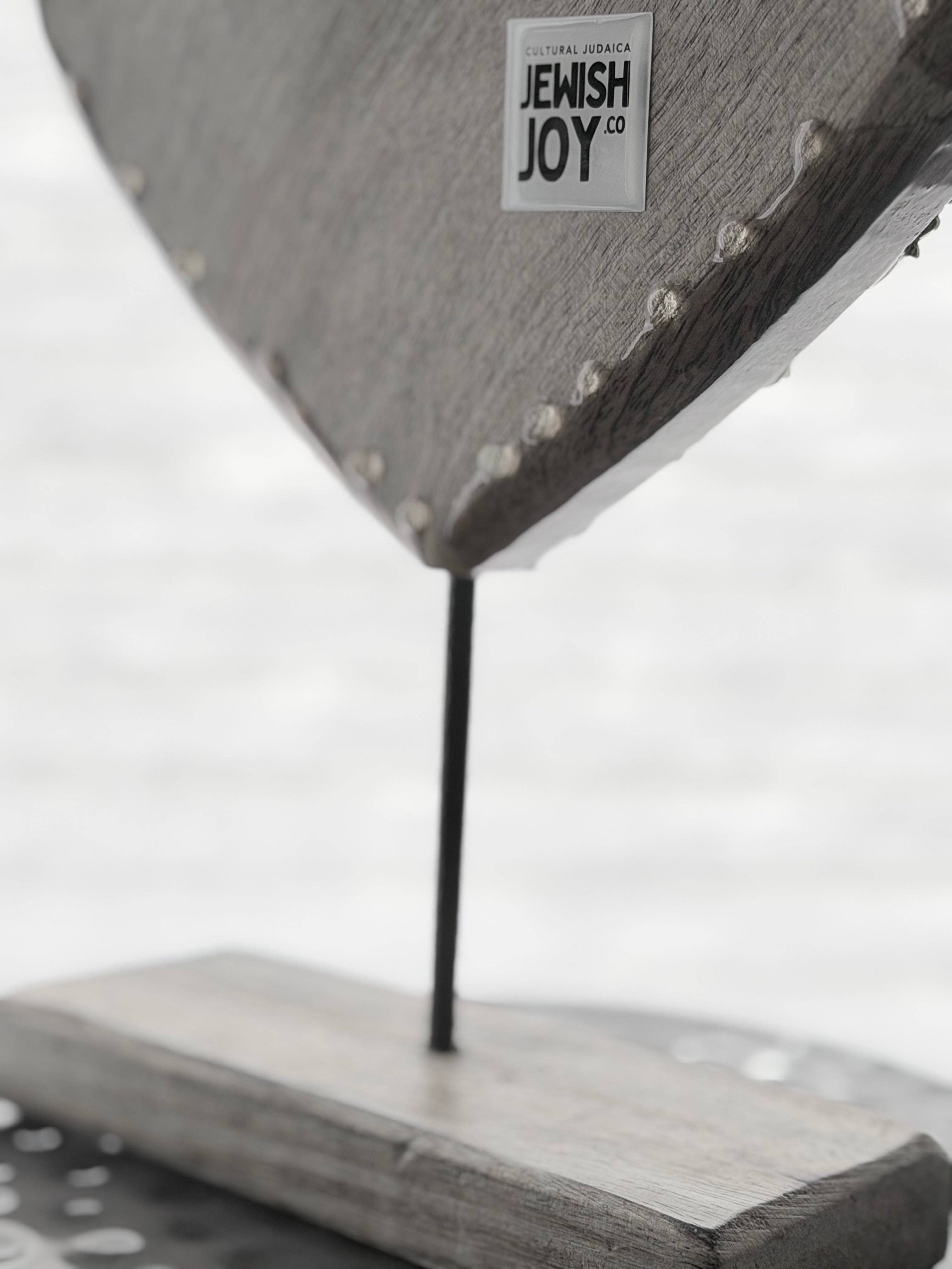 JEWISHJOY.co - Wholesale Decorative Tabletop Object - Heart on Stand - 2025.023