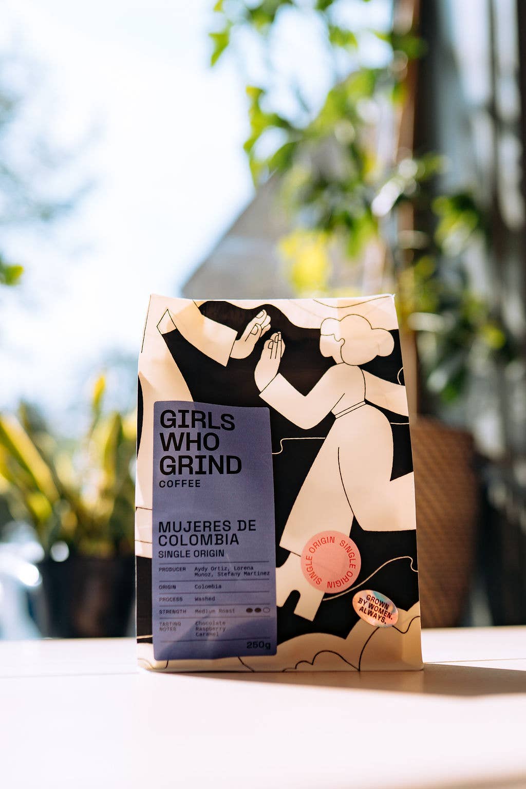 Girls Who Grind Coffee – wholesale Ground coffee – Coffee Beans, Mujeres de Colombia, washed single origin.3