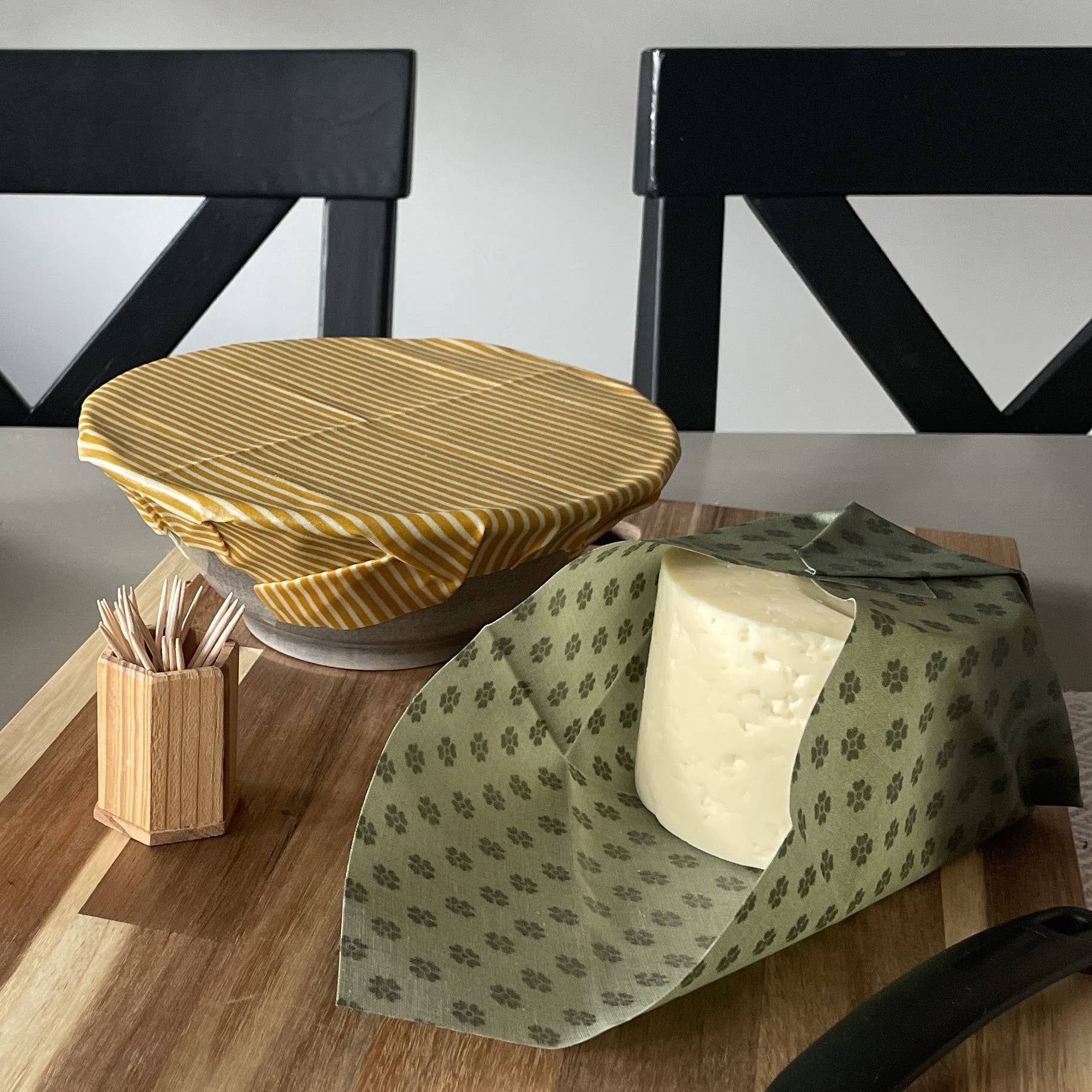 Newbeing - Wholesale Food Storage Wrap/Bag - Beeswax Wraps in 3-Pack Blue Stripe1