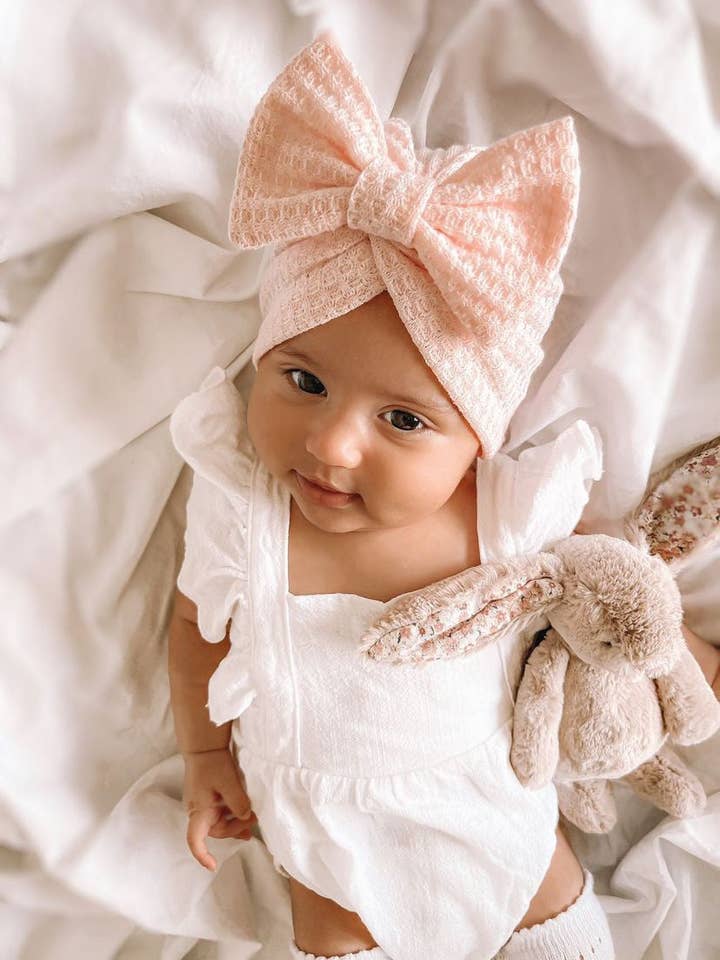 TURBANTE CON LAZO TIPO GOFRE - ROSA para venta al por mayor de Petite + Co